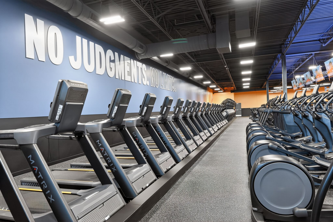 Crunch Fitness - Summer Creek
